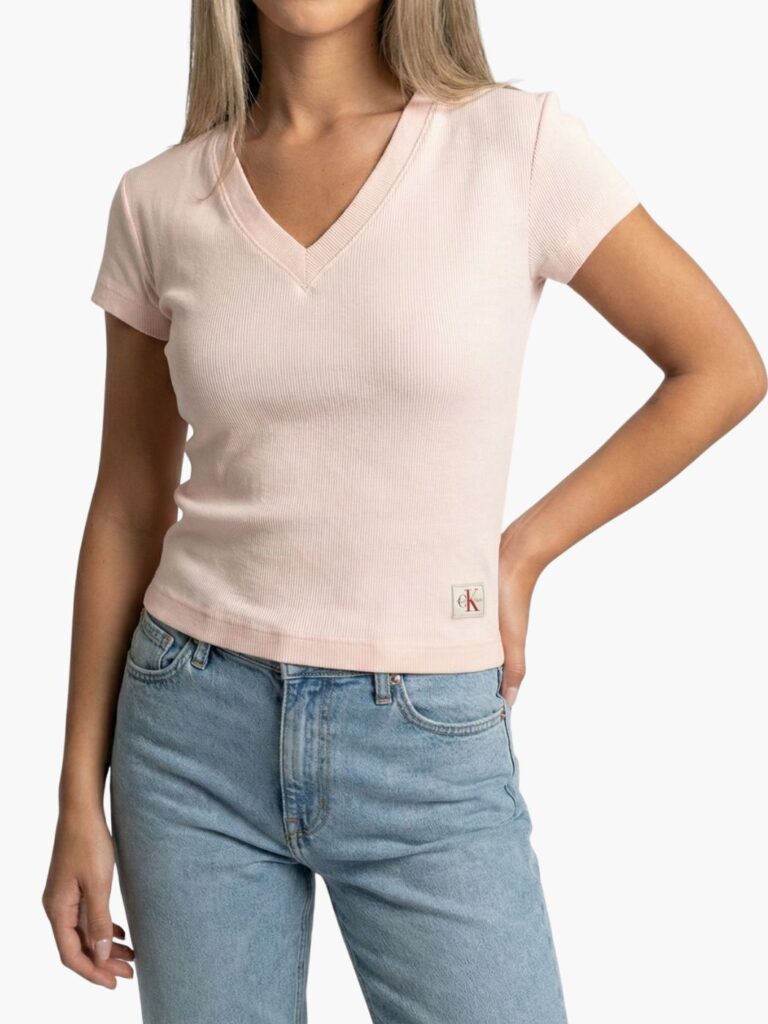 קלווין קליין טישרט ורודה בגזרת V עם לוגו קטן למטה