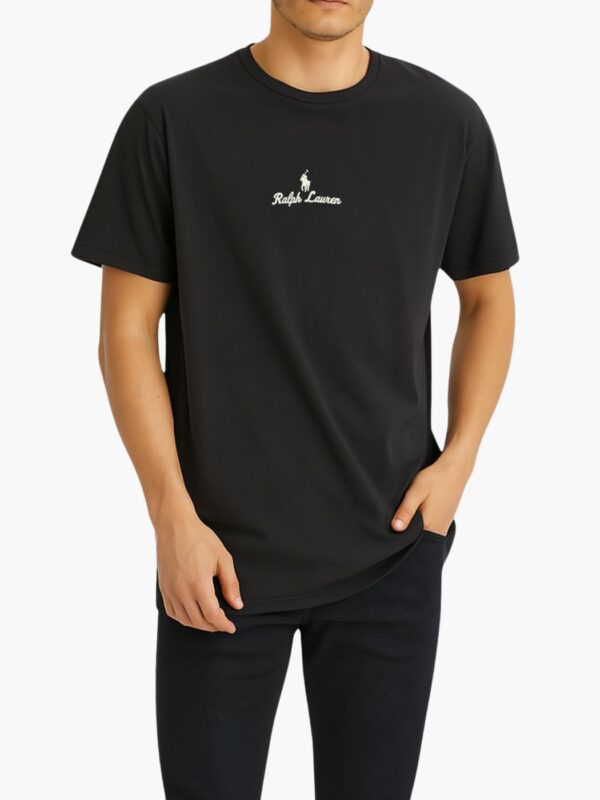 פולו ראלף לורן טי שירט שחורה עם כיתוב רקום לבן במרכז