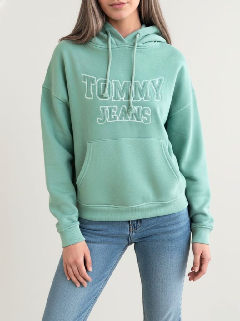 טומי הילפיגר קפוצון לנשים בצבע ירוק לוגו מובלט בחזית