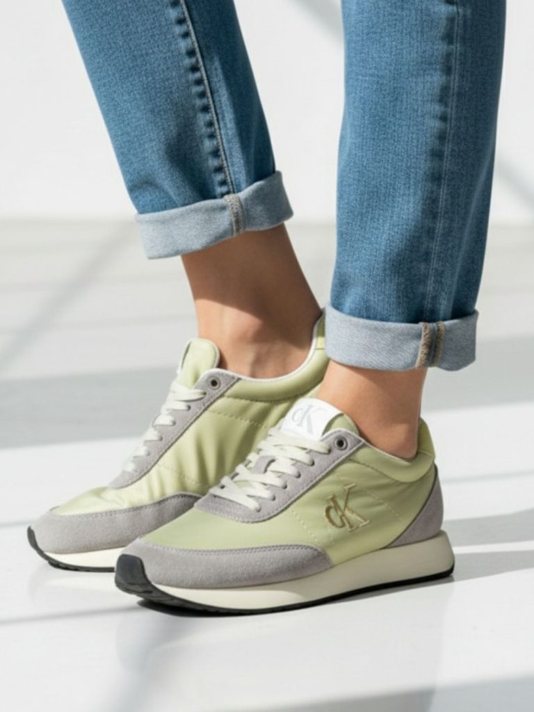 קלווין קליין סניקרס בגוון צהוב עם זמש אפור ולוגו cK רקום