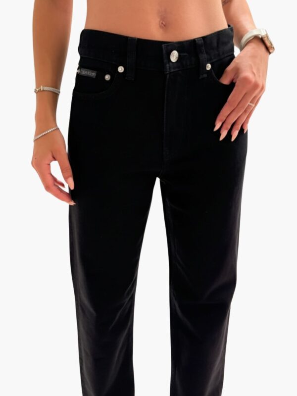 קלווין קליין, ג'ינס שחור לנשים בגזרה ישרה