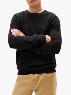 טומי הילפיגר סריג שחור בעיצוב קלאסי עם לוגו רקום