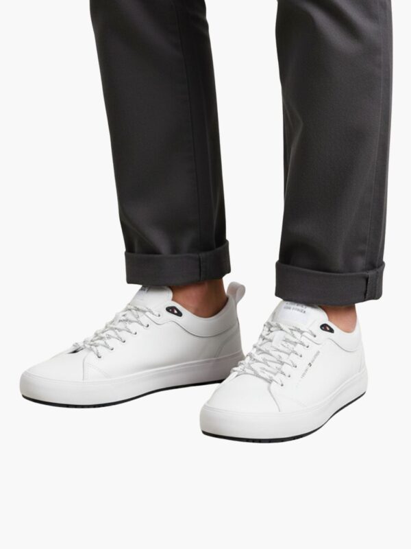 טומי הילפיגר סניקרס לבנות עם סוליה לבנה בעיצוב אלגנטי