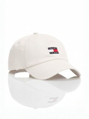 כובע טומי הילפיגר בז' עם לוגו