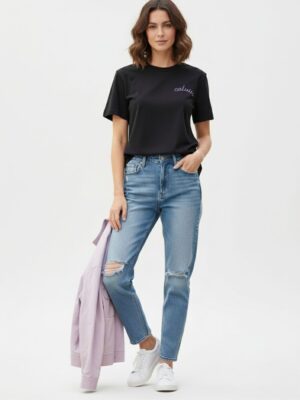 קלווין קליין טי שירט שחורה עם רקמת לוגו "Calvin" בחזית