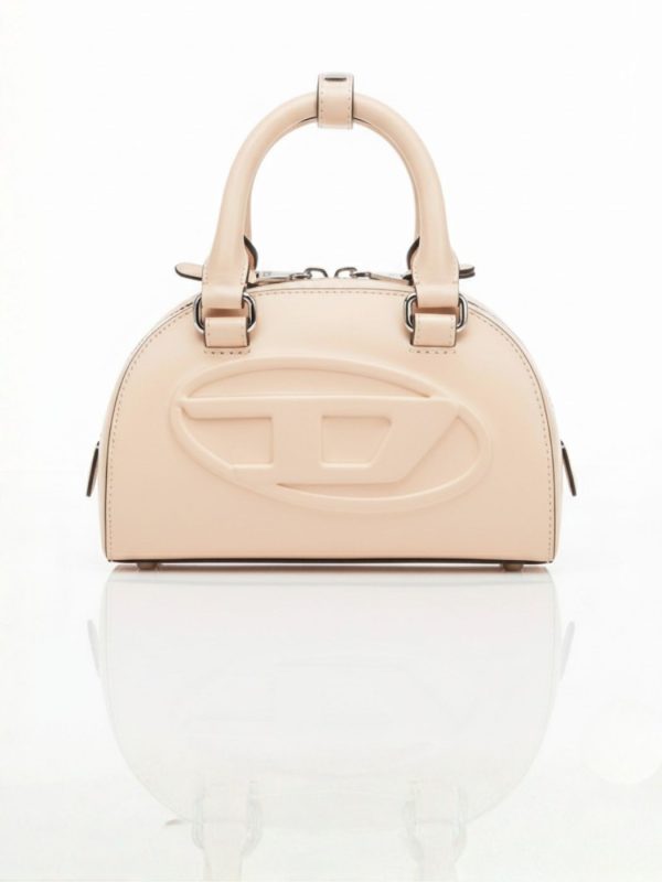 דיזל תיק יד לנשים עם לוגו מובלט בגוון ניוד