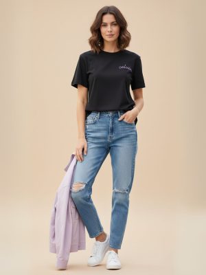קלווין קליין טי שירט שחורה עם רקמת לוגו "Calvin" בחזית