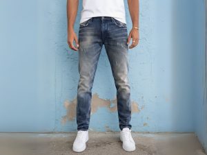ג'ינסים לגברים לרכישה אונליין