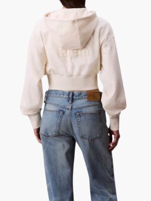 קלווין קליין קפוצ’ון לנשים שמנת עם רוכסן ולוגו רקום