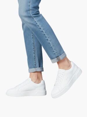 קלווין קליין סניקרס עור לבן בעיצוב מינימליסטי עם סוליית פלטפורמה עבה