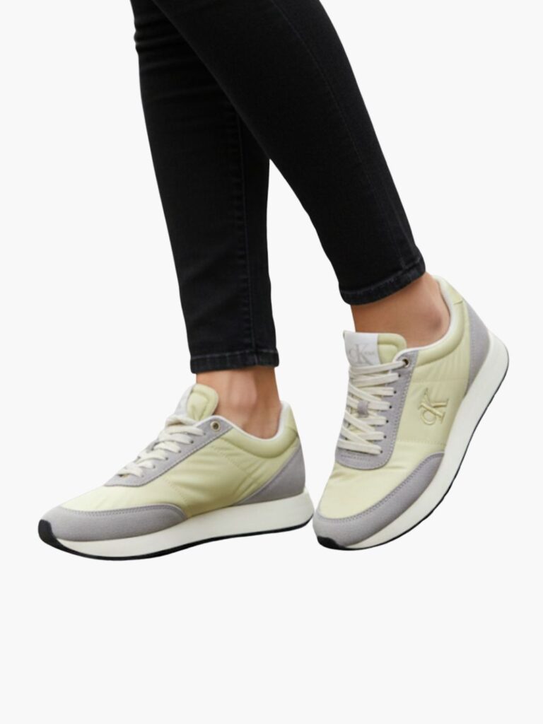קלווין קליין סניקרס בגוון צהוב עם זמש אפור ולוגו cK רקום