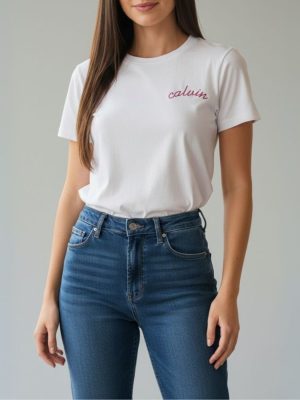 קלווין קליין טי שירט לבנה עם רקמת לוגו "Calvin" בחזית