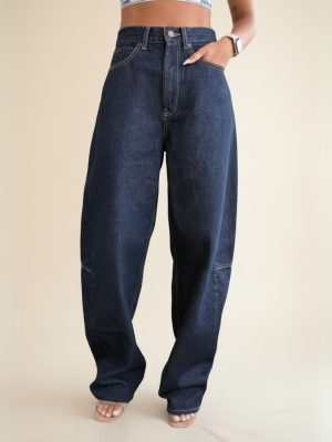 Calvin Klein ג׳ינס כהה גזרה רחבה נשים