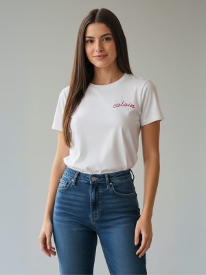 קלווין קליין טי שירט לבנה עם רקמת לוגו "Calvin" בחזית