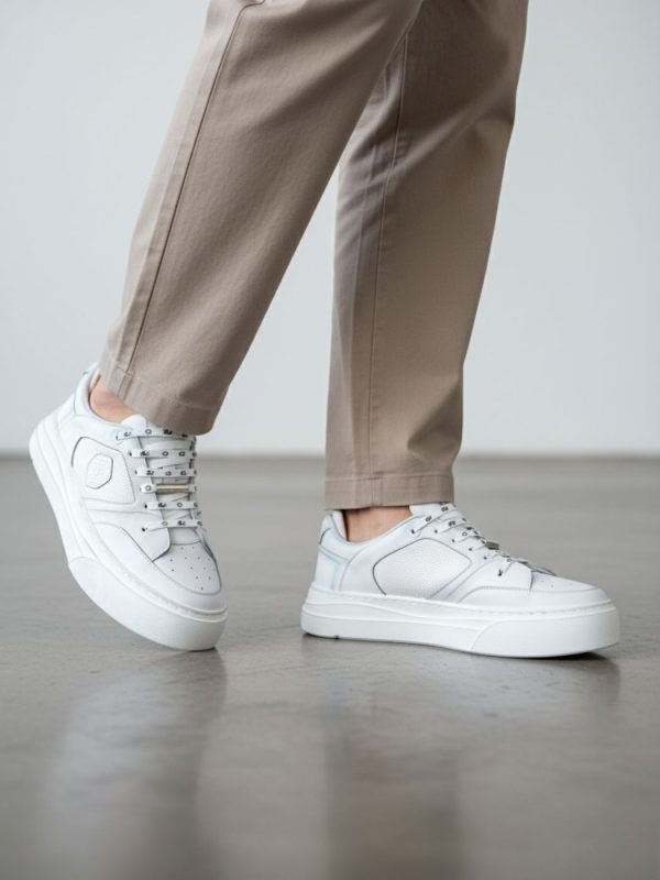 באלר סניקרס לבנות לגברים תוספות מתכת וגימור כחול