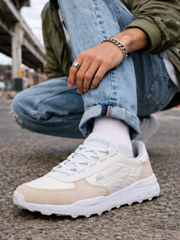 לקוסט סניקרס לגברים עם שילוב זמש לבן וקרם