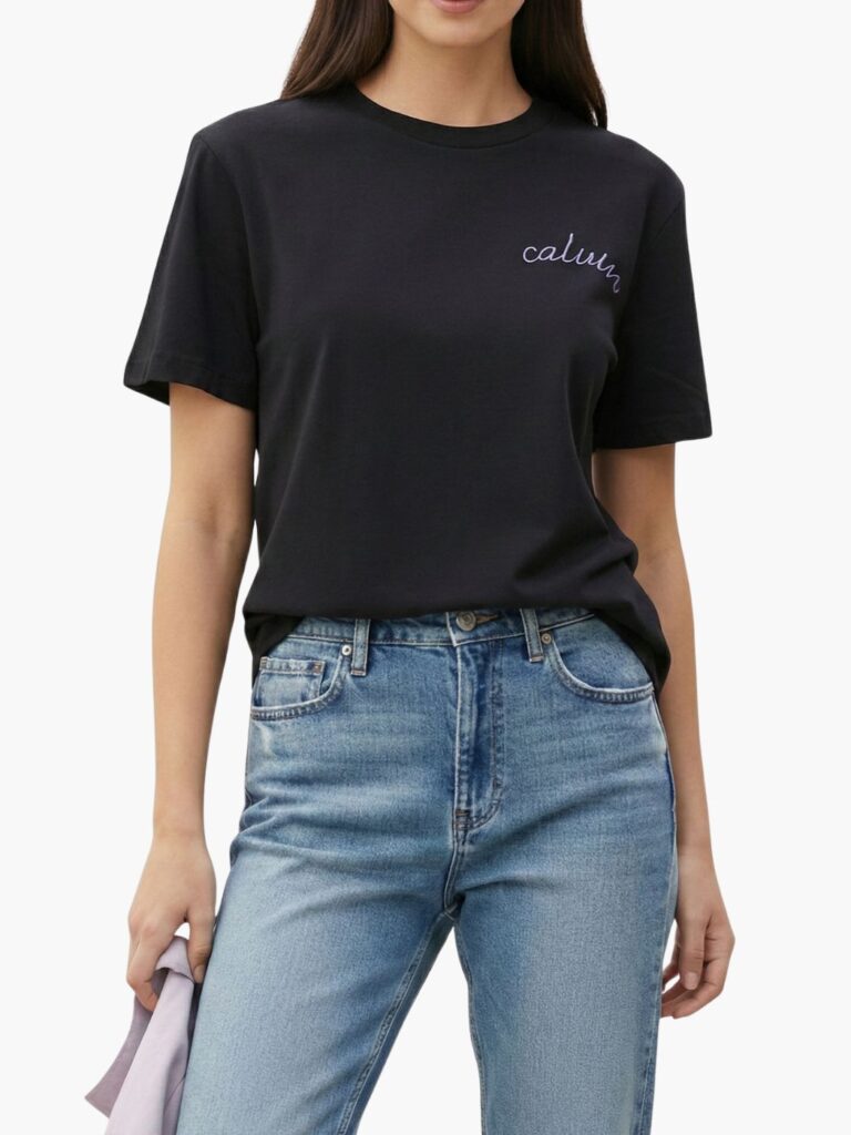 קלווין קליין טי שירט שחורה עם רקמת לוגו "Calvin" בחזית