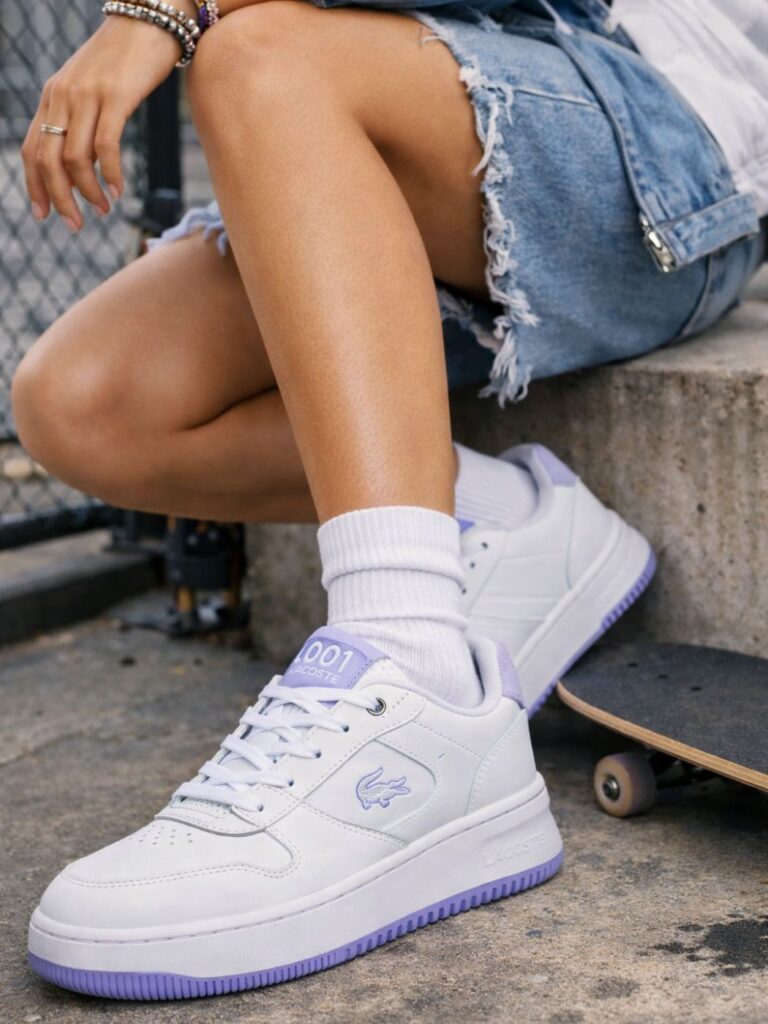 לקוסט סניקרס נשים קלאסי עם נגיעות סגול