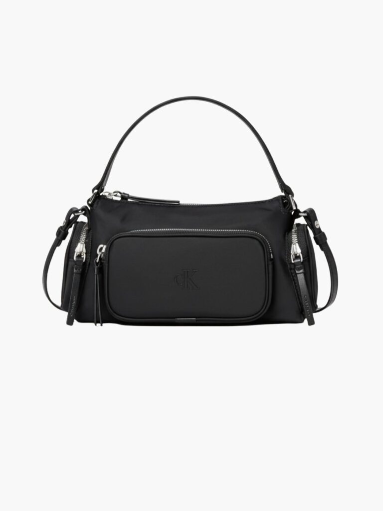 תיק כתף שחור של קלווין קליין עם רוכסן קדמי ולוגו cK מובלט