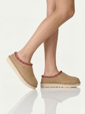 האג כפכף Tasman בגוון חום בהיר עם עיטור צבעוני