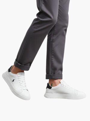 פולו ראלף לורן סניקרס בצבע לבן עם סוליה עבה ועיצוב קלאסי