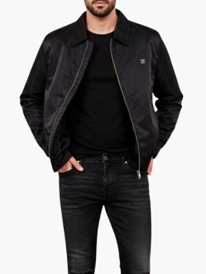 הוגו גקט בעיצוב אלגנטי עם רוכסן ולוגו מותג