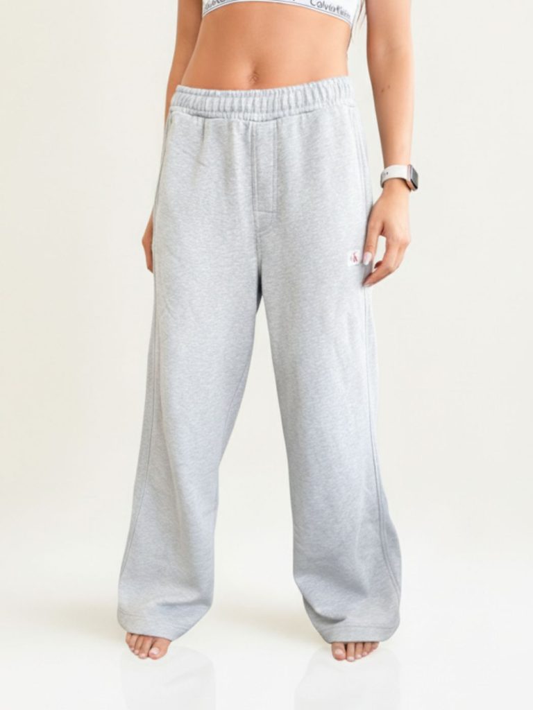 קלווין קליין מכנסי טרנינג אפורים רחבים