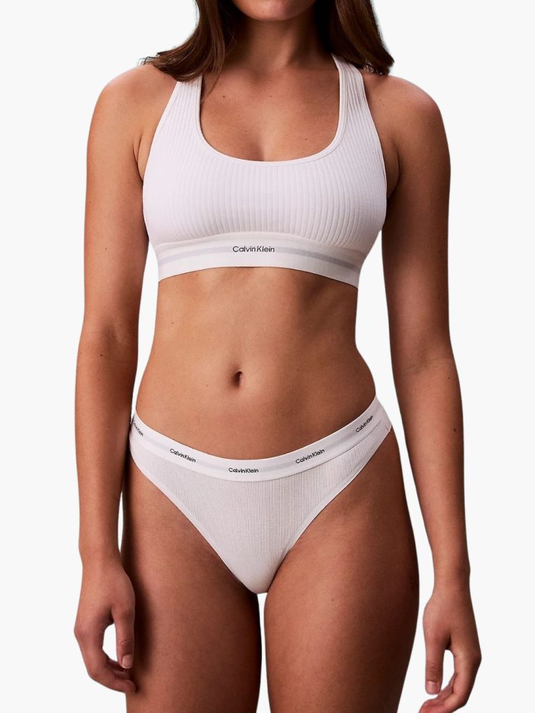 קלווין קליין תחתון בצבע לבן קלאסי עם גומי מותג