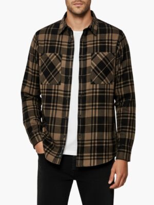 חולצת פלאנל חום-שחור של הוגו עם דוגמת משבצות, שני כיסים קדמיים וסגירת כפתורים לכל האורך.