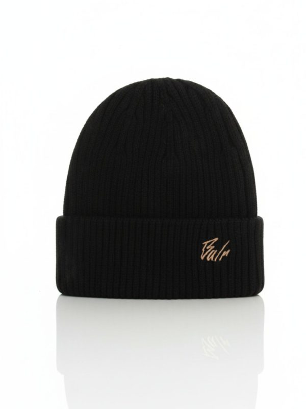 כובע צמר שחור של באלר עם רקמת לוגו קטנה בצד הקדמי