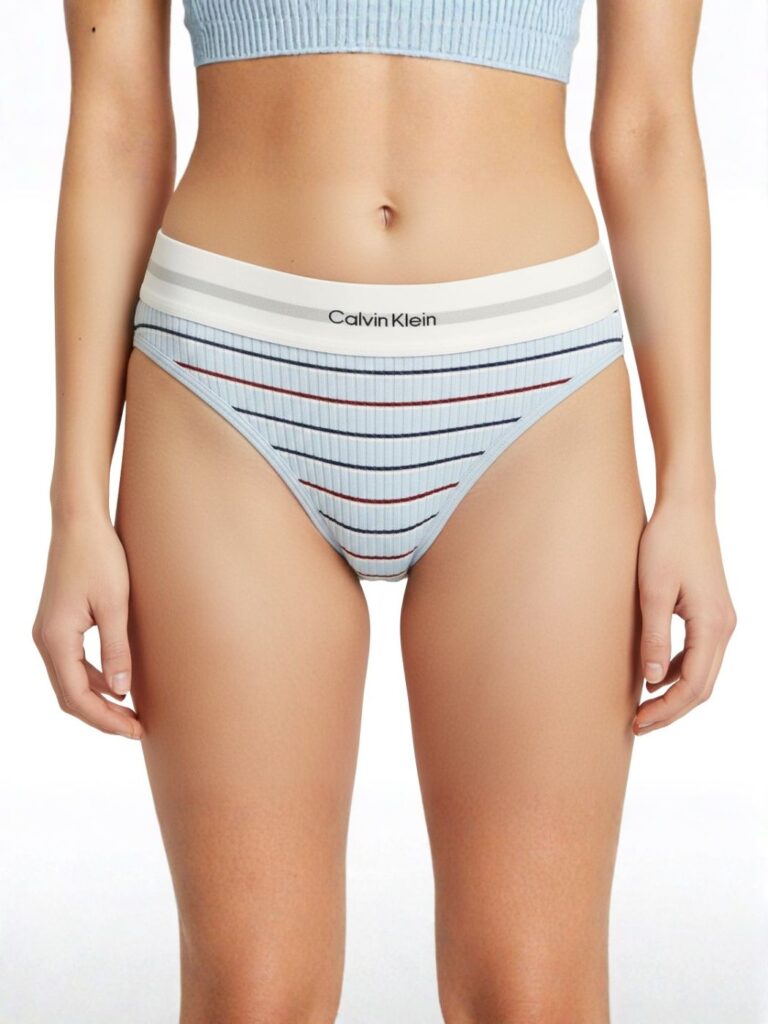 תחתון כחול בהיר של קלוין קליין בד ריב עם פסים אופקיים וגומי לבן עם לוגו שחור
