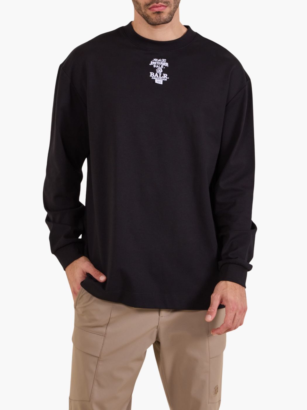 חולצת שרוולים ארוכים שחורה של BALR עם הדפס לוגו לבן בחזה