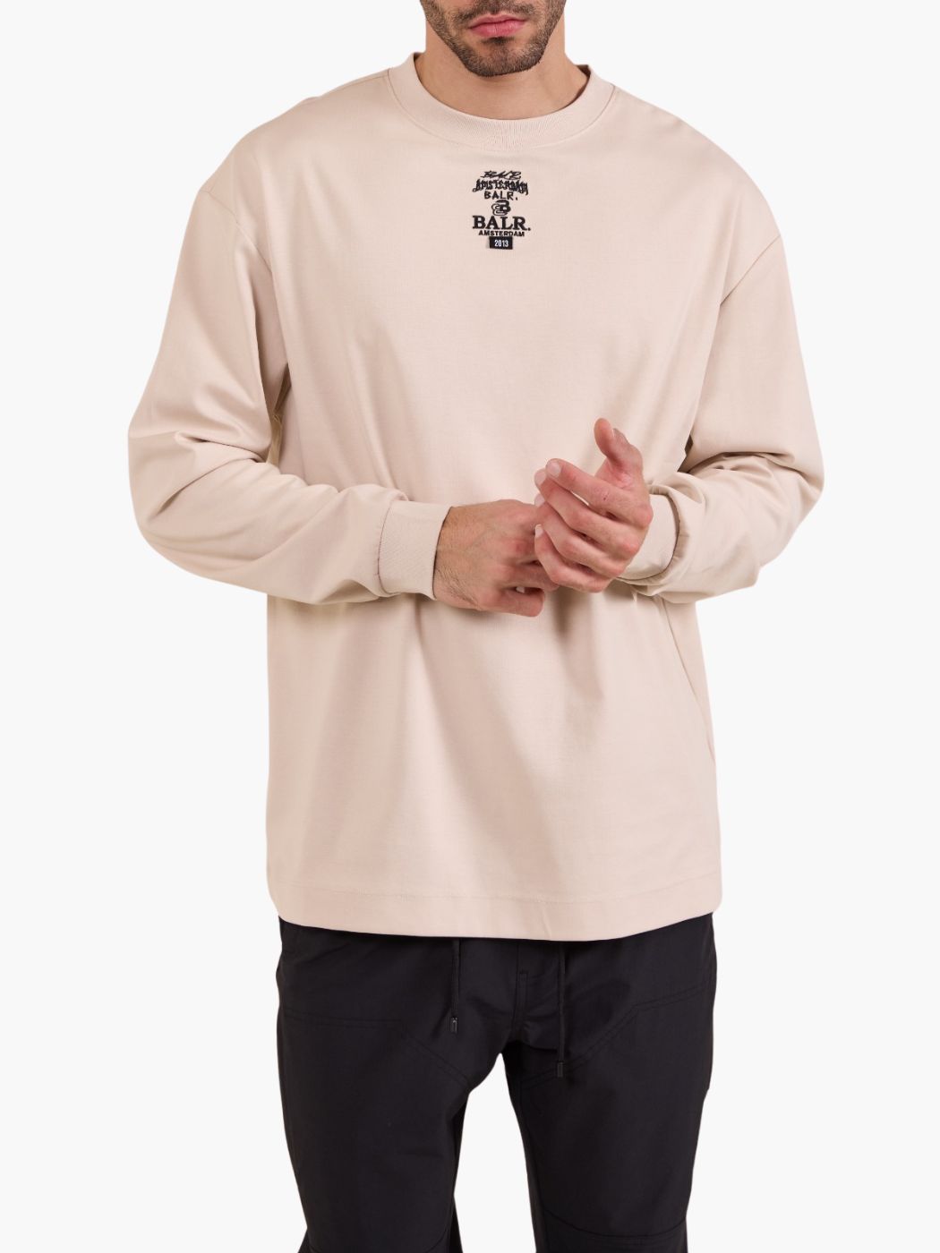 חולצת שרוולים ארוכים בצבע בז' של BALR עם הדפס לוגו שחור