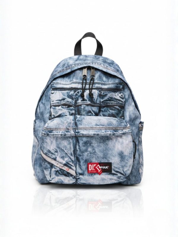 תיק גב כחול של דיזל בהדפס דנים עם לוגו אדום של איסטפק בחזית