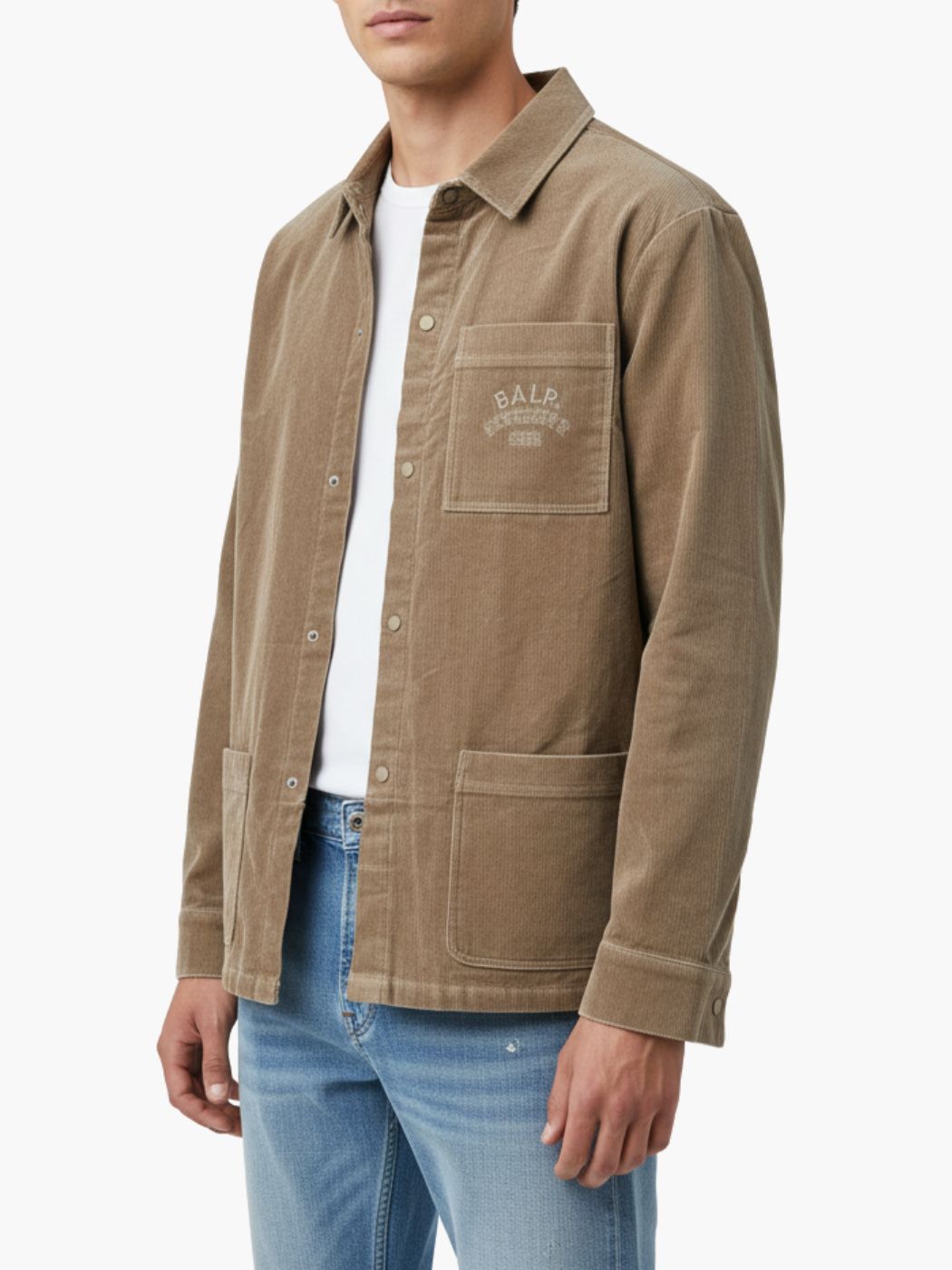 חולצת ג׳קט באלר מבד קורדרוי בצבע חום עם שלושה כיסים קדמיים ולוגו רקום על כיס החזה
