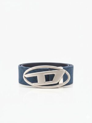 חגורת ג’ינס כחולה של דיזל עם אבזם מתכת סגלגל גדול בצבע כסף מט