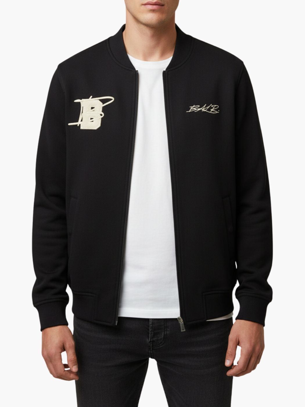 ג׳קט שחור של באלב עם רוכסן קדמי, לוגו B וכתובת על הגב אמסטרדם 2013