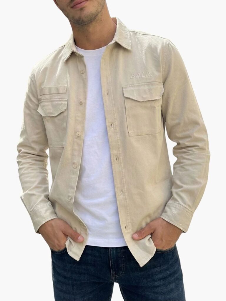 חולצת ג'קט של באלר עם שני כיסים קדמיים וסגירת כפתורים