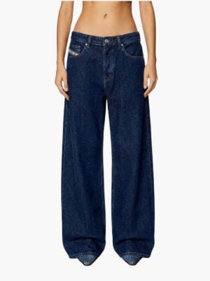 ג’ינס כחול כהה רחב של דיזל בגזרה נמוכה עם כיסים קדמיים ואחוריים בגימור קלאסי