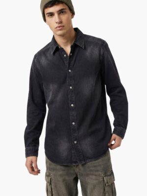 חולצת ג'ינס שחורה עם כפתורים כסופים ושרוולים ארוכים של דיזל