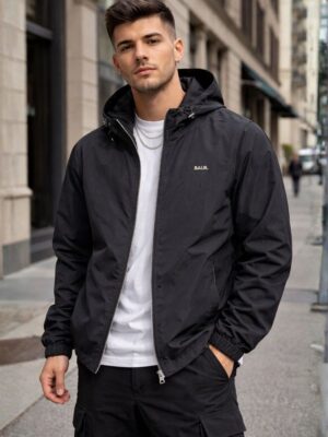 מעיל רוח שחור של באלר עם רוכסן קדמי