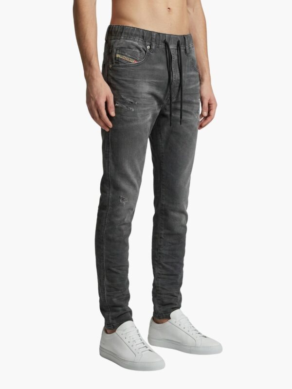 ג׳ינס אפור של דיזל בגזרה צרה עם מותן אלסטית ושרוך קשירה