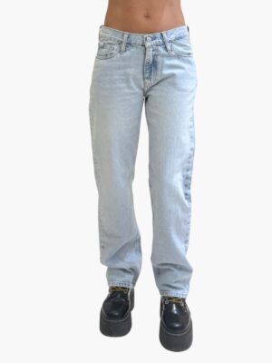 קלווין קליין ג’ינס בהיר