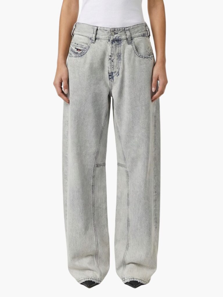 ג'ינס נשים Diesel בגזרה רחבה בצבע תכלת בהיר עם קרעים ותפרים אלכסוניים מאחור