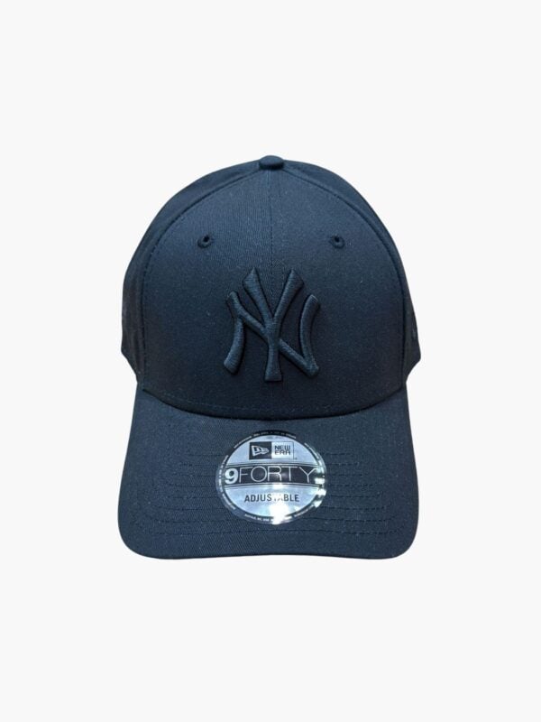 כובע מצחייה שחור New Era דגם 9FORTY עם לוגו NY רקום בשחור