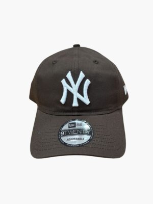 כובע מצחייה חום New Era דגם 9TWENTY עם לוגו NY רקום בלבן