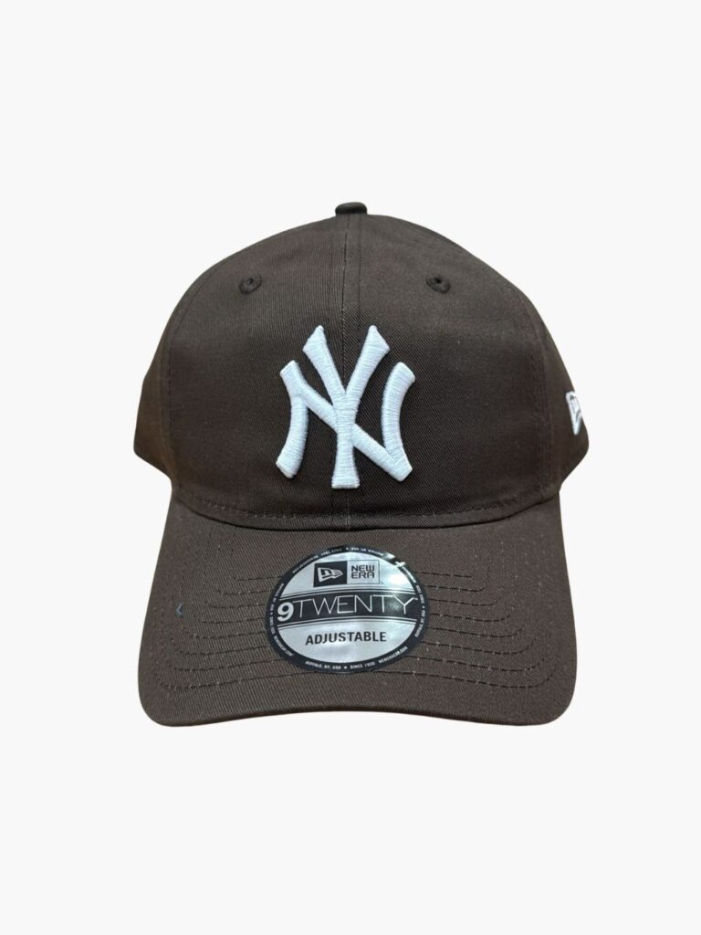 כובע מצחייה חום New Era דגם 9TWENTY עם לוגו NY רקום בלבן