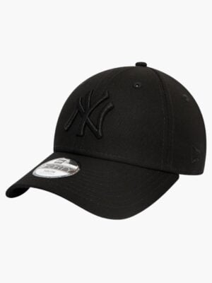 כובע מצחייה שחור New Era דגם 9FORTY עם לוגו NY רקום בשחור