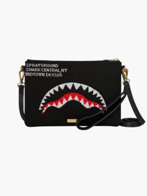 קלאץ’ שחור של ספרייגראונד עם סריג גרפי של שיני כריש בלבן ואדום רוכסן עליון בטנה אדומה ורצועת נשיאה