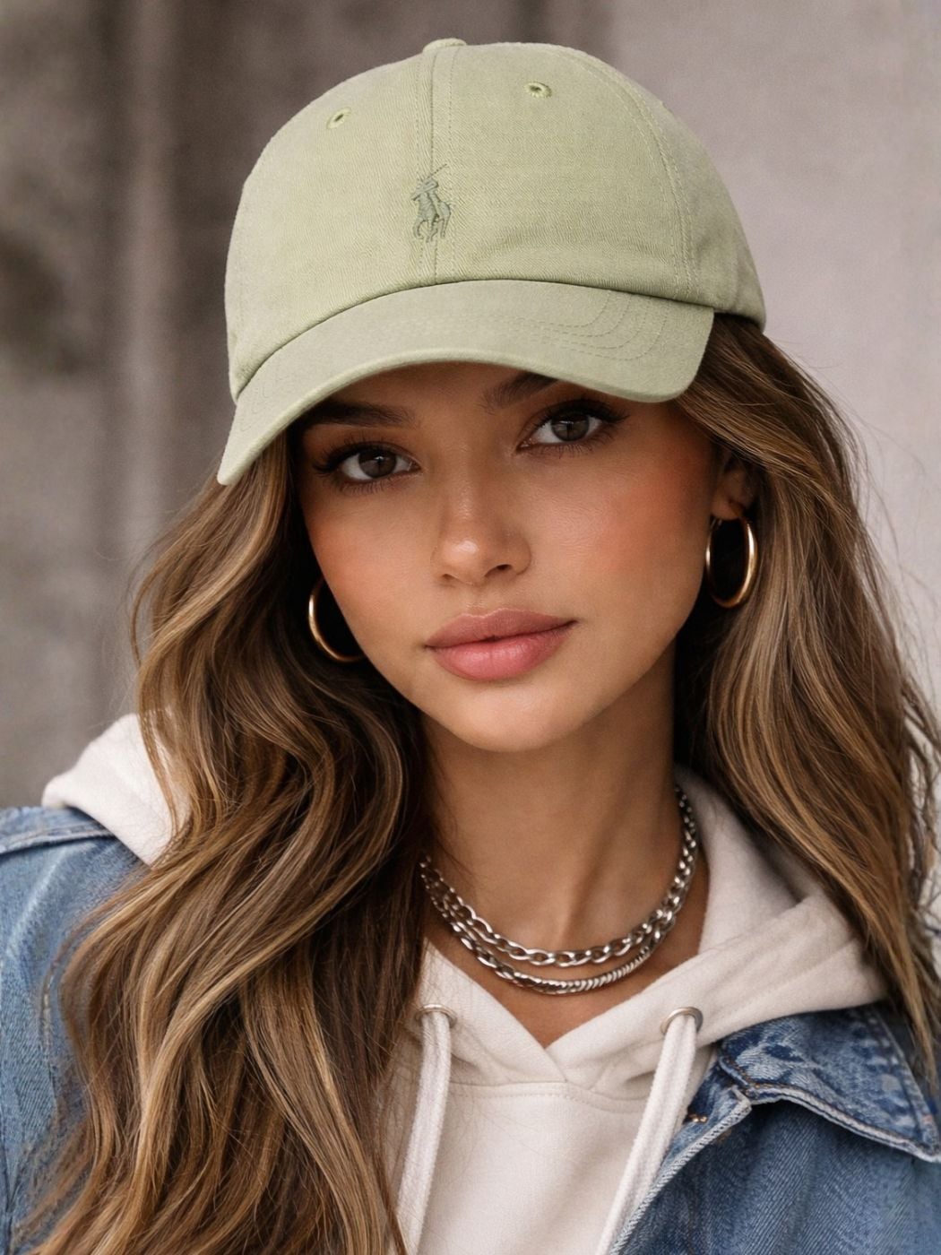 כובע בייסבול ירוק חיוור של פולו עם רקמת לוגו קדמית וסגירת רצועה אחורית מתכווננת עם אבזם מתכתי